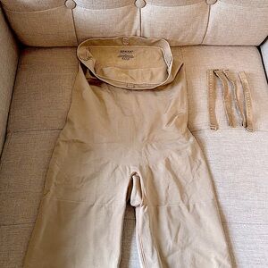 SPANX Body Slimming Body Shorts - Size L